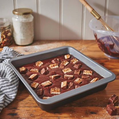 Non-Stick Brownie Tin With Loose Base For Easy Food Release