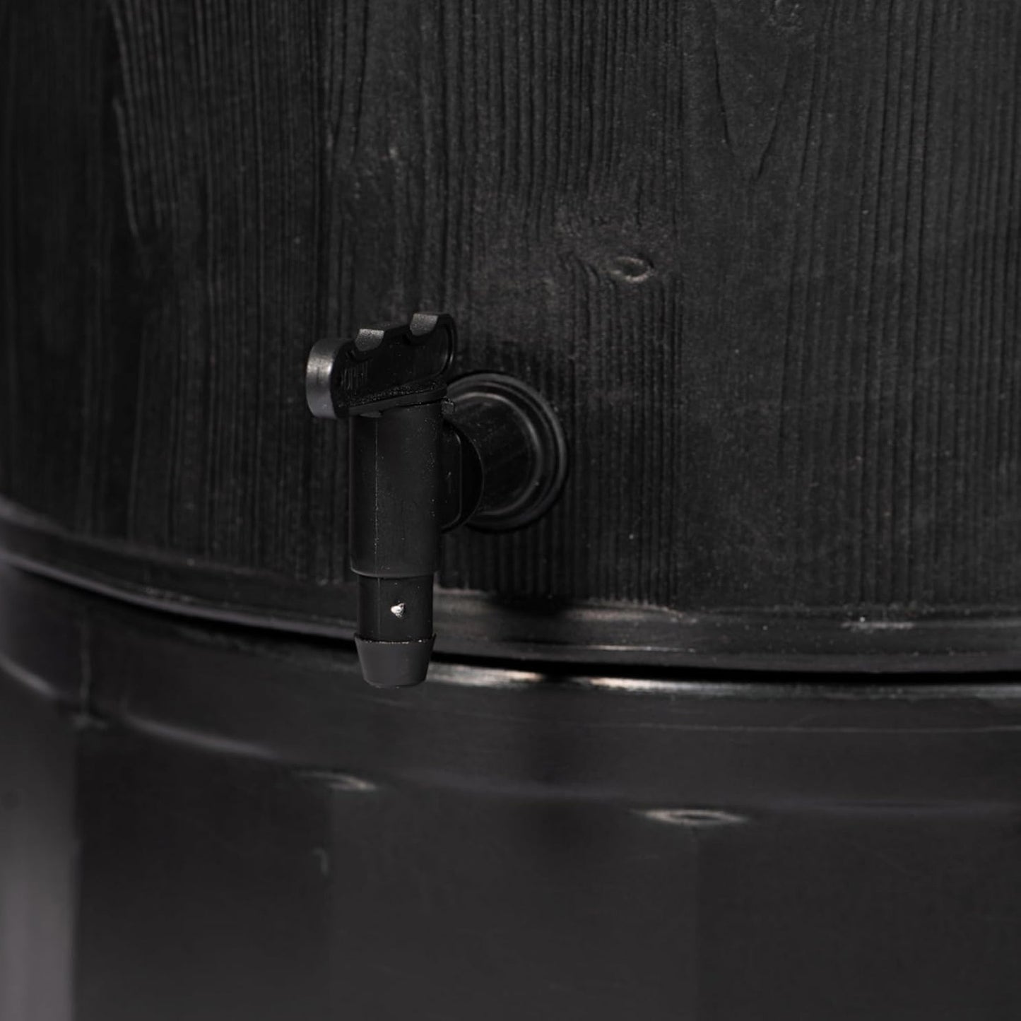 150 Litre Large Oak Wood Premium Water Butt Complete With Stand, Tap, Rain Diverter & Lid